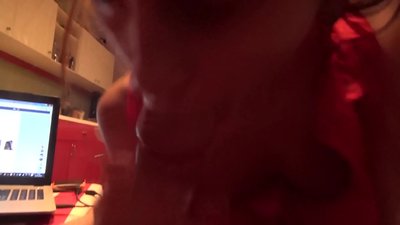 Učenica puše bratov kurac dok nikog nema kod kuće