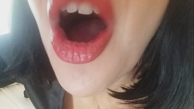 Dušo, tvoja maćeha te ne pušta danas u školu... Previše si mi potrebna...