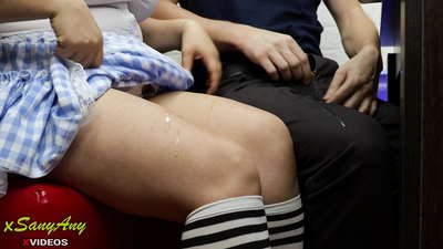 Mlada školarka drka kolegicu iz razreda na domaćem zadatku-xsanyAny